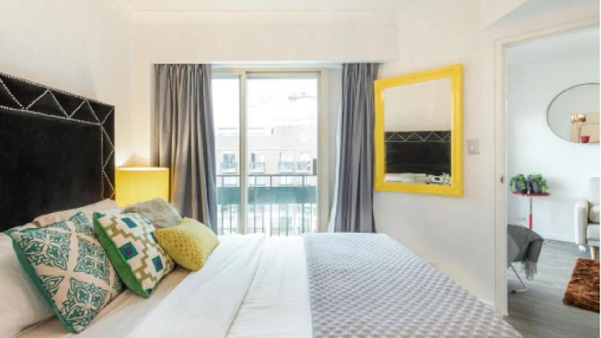 123 Apartment In Ben Van Don Street Ho Si Minh-város