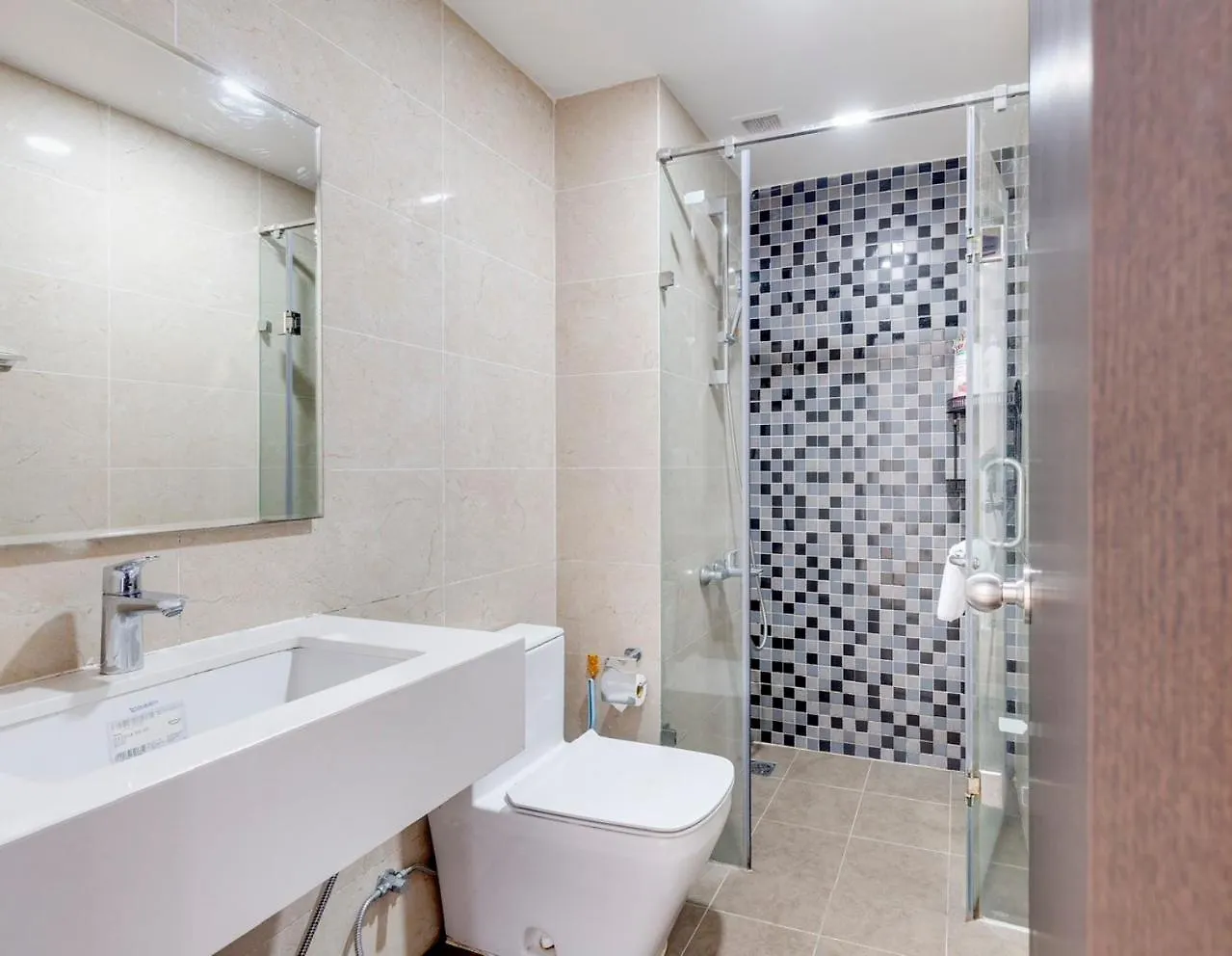 123 Apartment In Ben Van Don Street Ho Chi Minh City